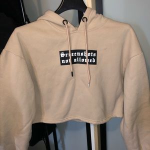 Screenshots not allowed crop hoodie 🚫🙅🏽‍♀️